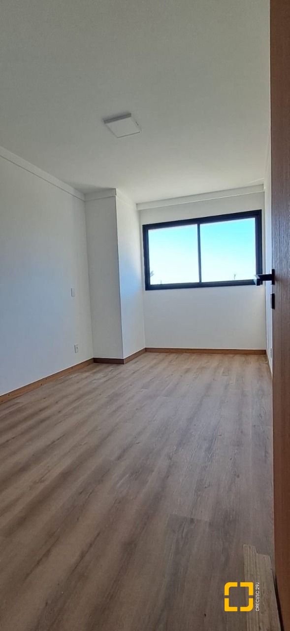 Casa com 166m², 4 quartos (sendo 1 suíte), 2 garagens, no bairro Campeche em Florianópolis