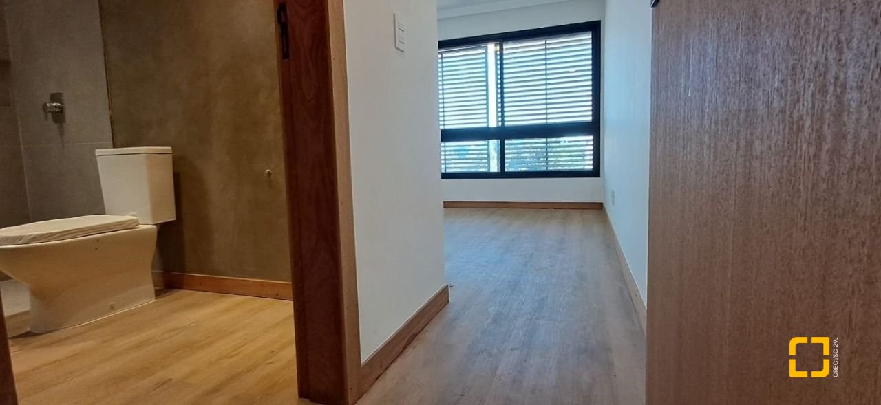 Casa com 166m², 4 quartos (sendo 1 suíte), 2 garagens, no bairro Campeche em Florianópolis