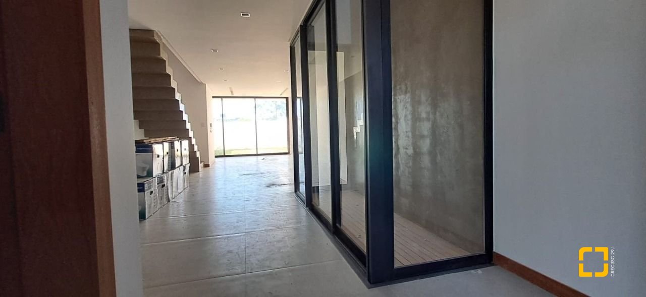 Casa com 120m², 4 quartos (sendo 1 suíte), 1 garagem, no bairro Campeche em Florianópolis