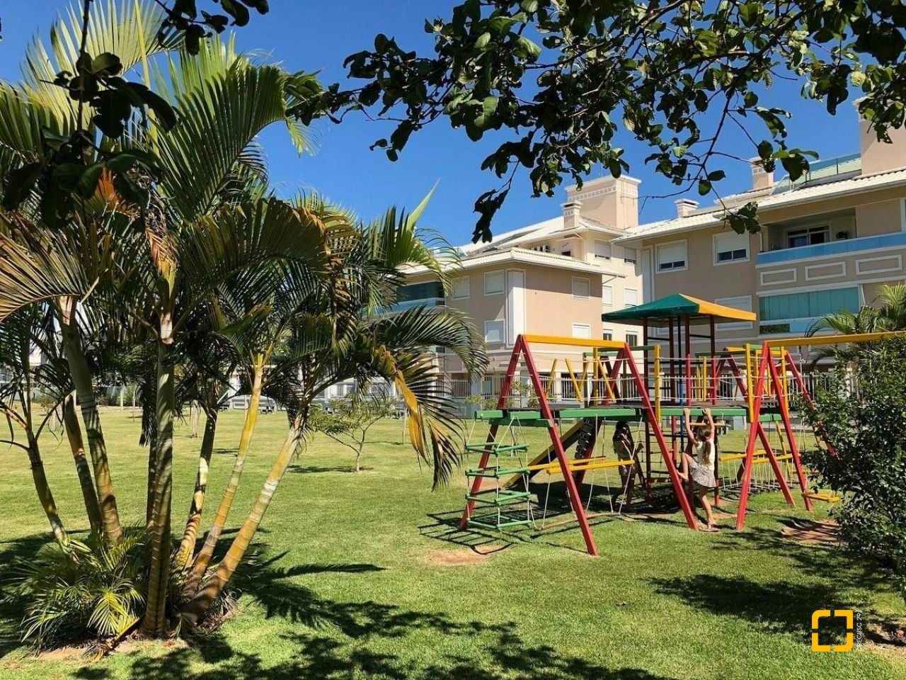 Apartamento com 127m², 4 quartos (sendo 1 suíte), 2 garagens, no bairro Ingleses em Florianópolis