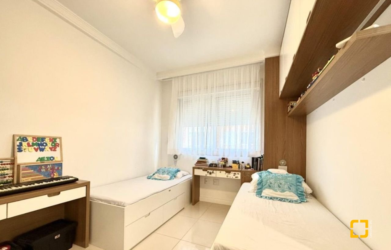 Apartamento com 124m², 3 quartos (sendo 1 suíte), 1 garagem, no bairro Centro em Palhoça