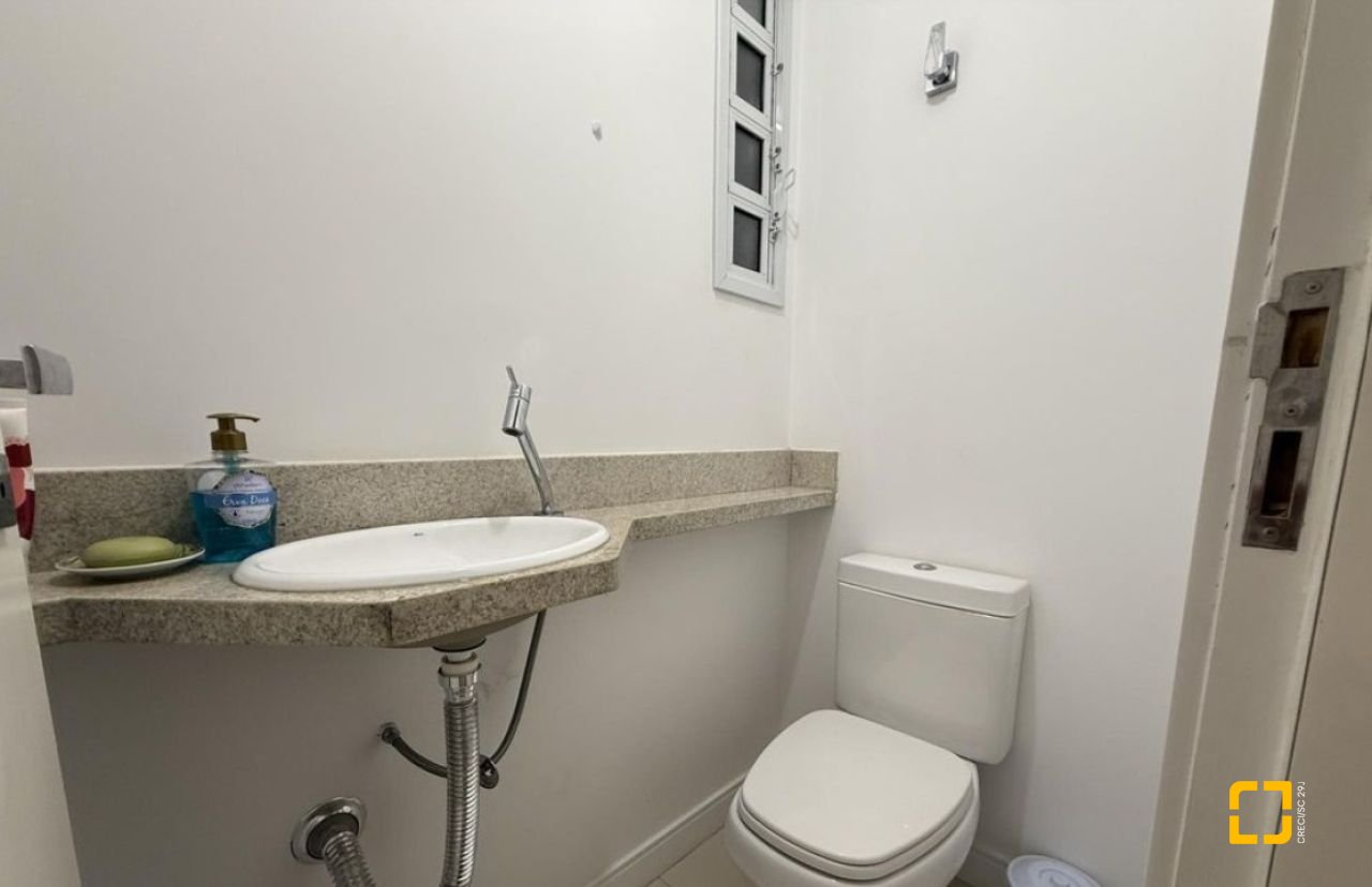 Apartamento com 124m², 3 quartos (sendo 1 suíte), 1 garagem, no bairro Centro em Palhoça