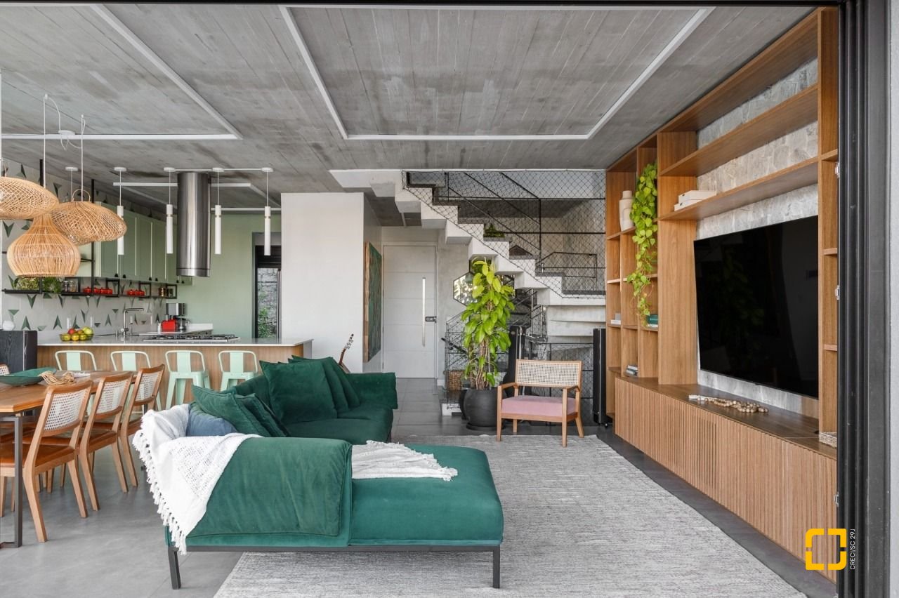 Casa de Condomínio com 234m², 3 quartos (sendo 1 suíte), 2 garagens, no bairro Lagoa da Conceição em Florianópolis