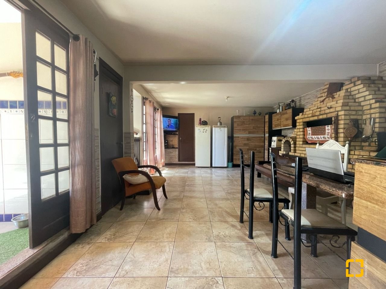Casa com 450m², 9 quartos (sendo 3 suítes), 4 garagens, no bairro Ingleses em Florianópolis