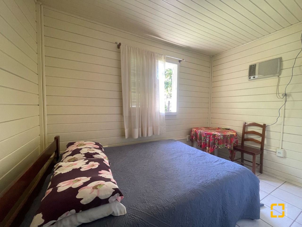 Casa com 450m², 9 quartos (sendo 3 suítes), 4 garagens, no bairro Ingleses em Florianópolis