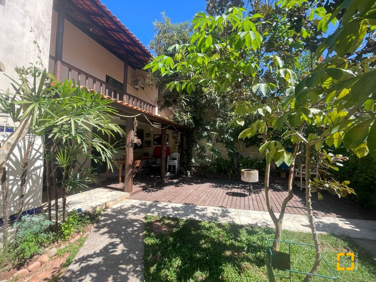 Casa com 450m², 9 quartos (sendo 3 suítes), 4 garagens, no bairro Ingleses em Florianópolis