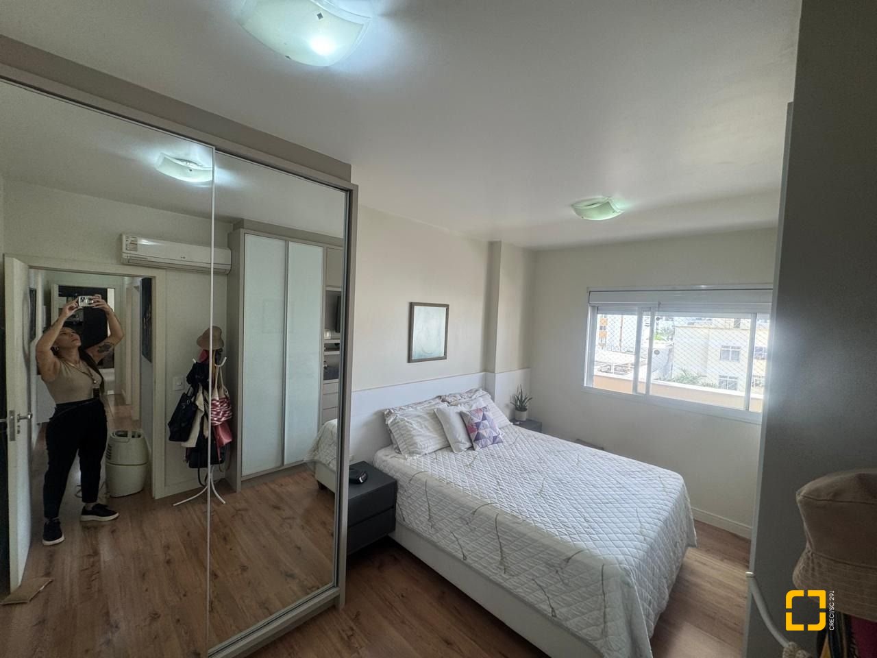 Apartamento com 122m², 4 quartos (sendo 1 suíte), 2 garagens, no bairro Itacorubi em Florianópolis