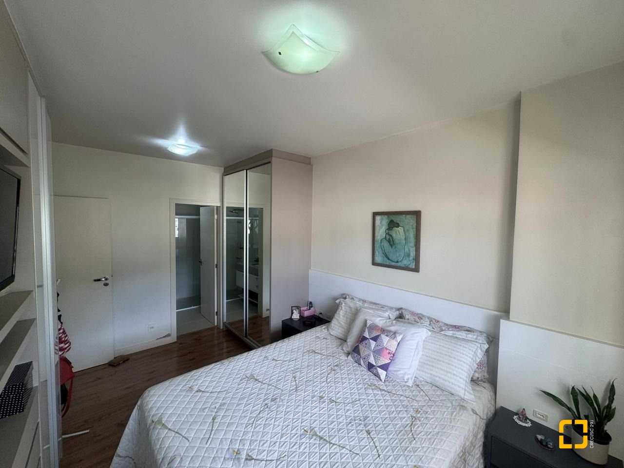 Apartamento com 122m², 4 quartos (sendo 1 suíte), 2 garagens, no bairro Itacorubi em Florianópolis