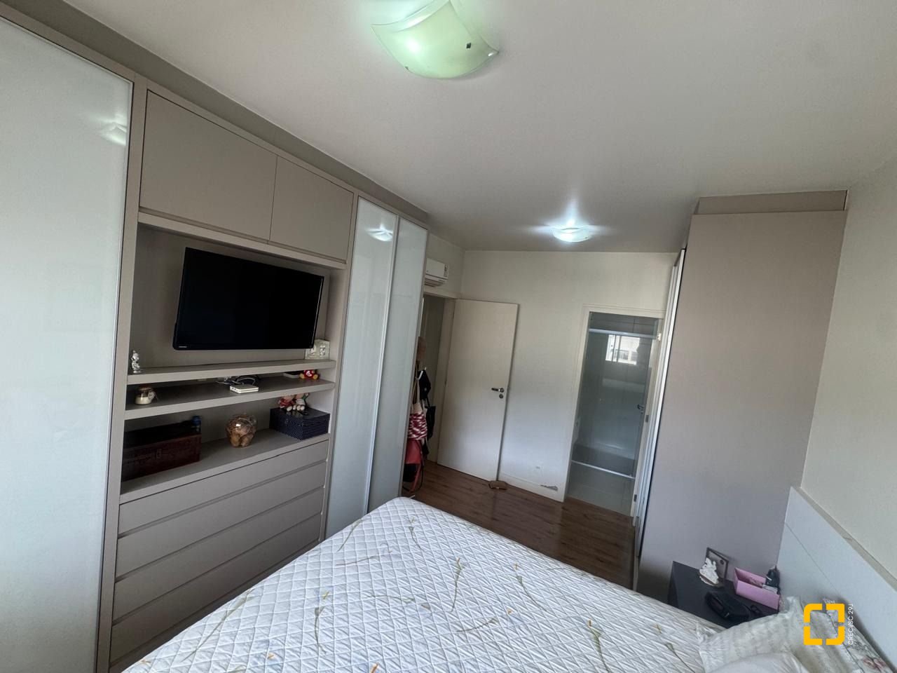 Apartamento com 122m², 4 quartos (sendo 1 suíte), 2 garagens, no bairro Itacorubi em Florianópolis