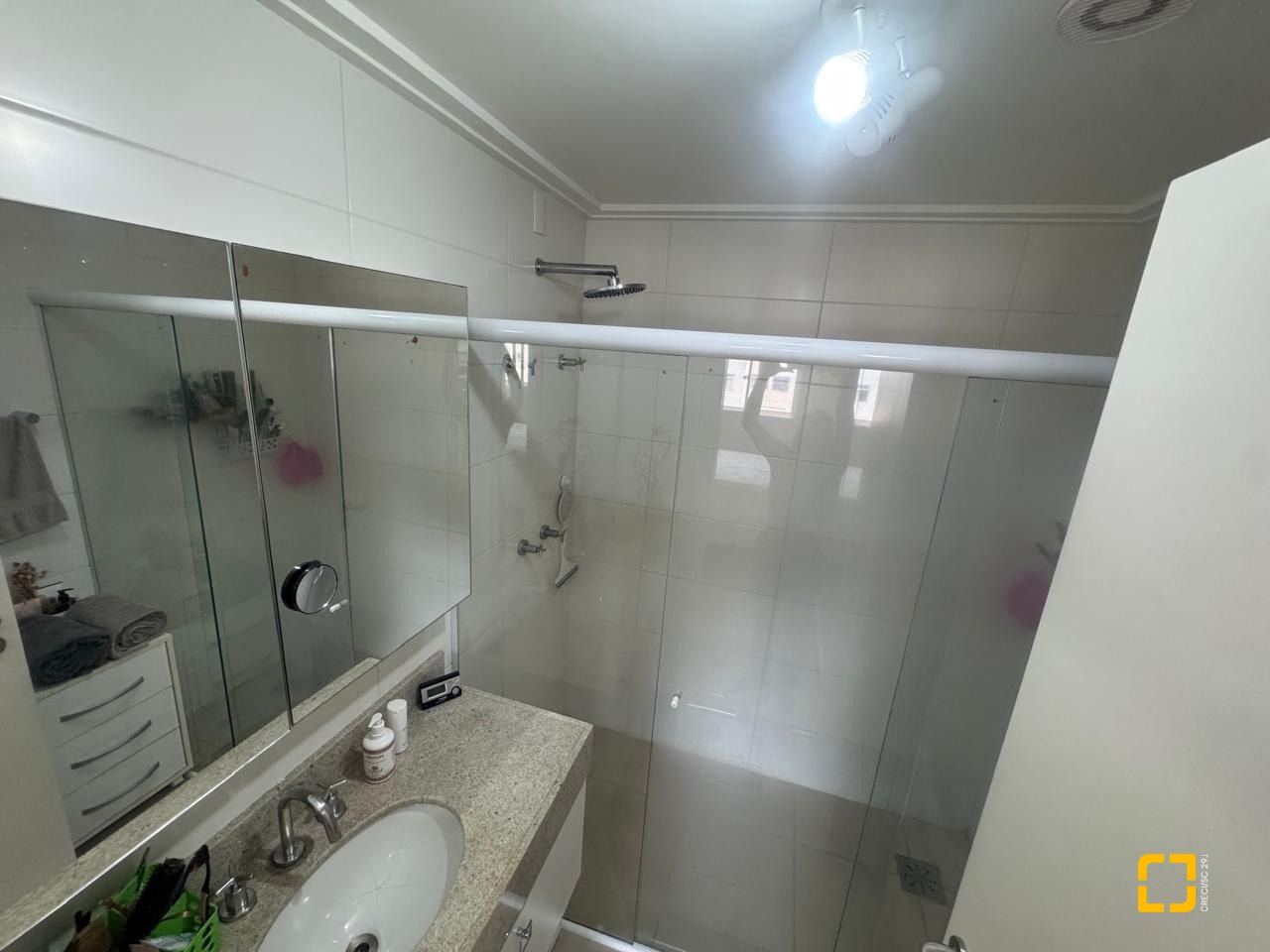 Apartamento com 122m², 4 quartos (sendo 1 suíte), 2 garagens, no bairro Itacorubi em Florianópolis