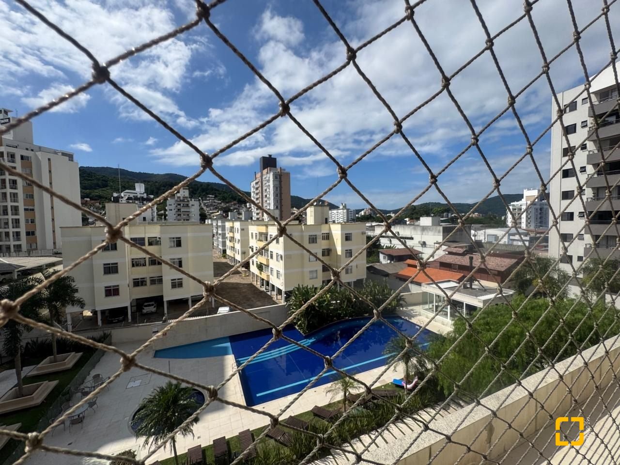 Apartamento com 122m², 4 quartos (sendo 1 suíte), 2 garagens, no bairro Itacorubi em Florianópolis