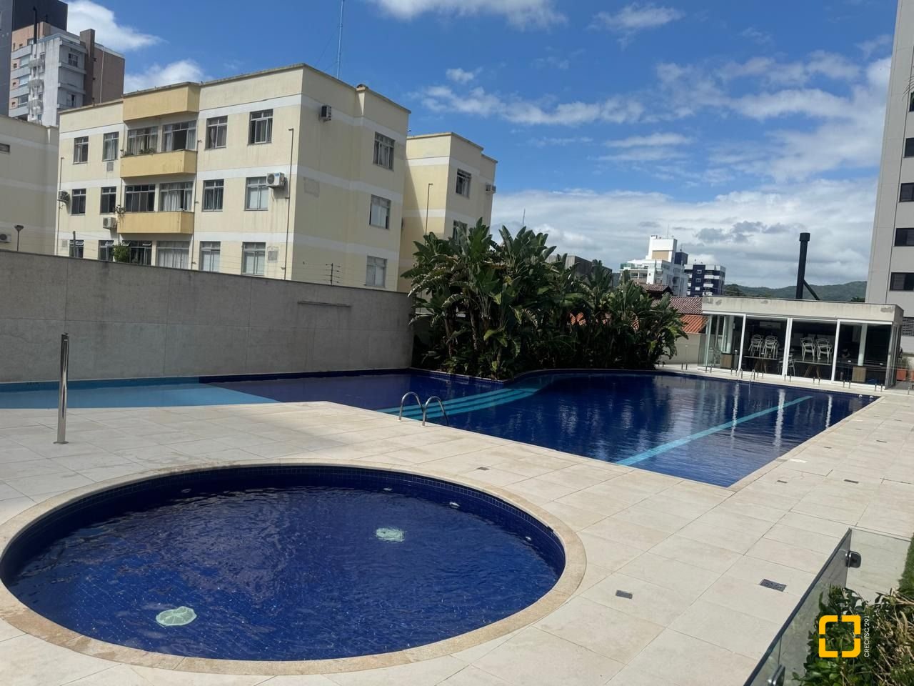 Apartamento com 122m², 4 quartos (sendo 1 suíte), 2 garagens, no bairro Itacorubi em Florianópolis