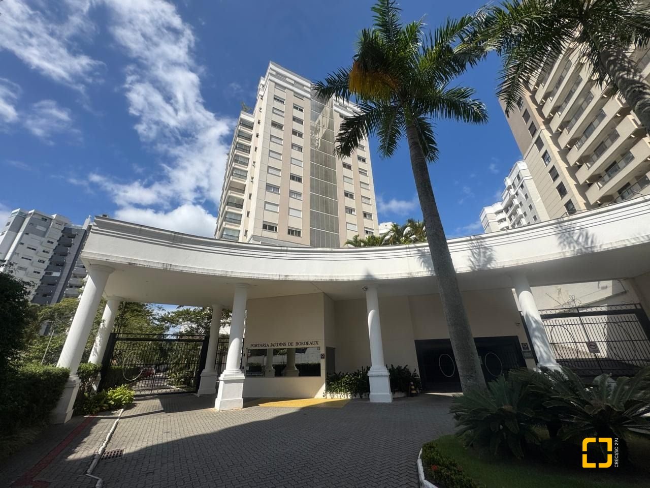 Apartamento com 122m², 4 quartos (sendo 1 suíte), 2 garagens, no bairro Itacorubi em Florianópolis