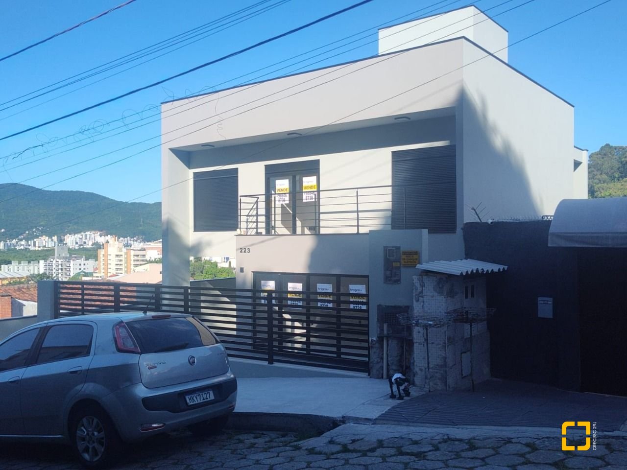 Casa com 184m², 6 quartos (sendo 3 suítes), 2 garagens, no bairro Trindade em Florianópolis