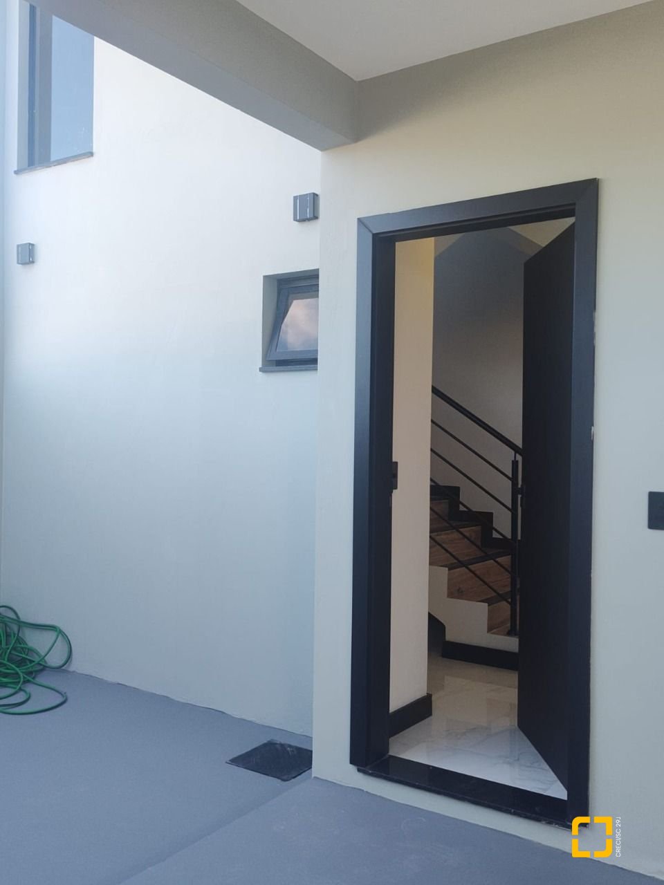 Casa com 184m², 6 quartos (sendo 3 suítes), 2 garagens, no bairro Trindade em Florianópolis
