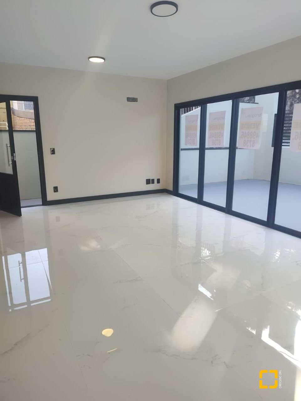 Casa com 184m², 6 quartos (sendo 3 suítes), 2 garagens, no bairro Trindade em Florianópolis
