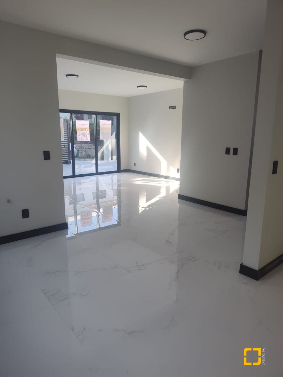 Casa com 184m², 6 quartos (sendo 3 suítes), 2 garagens, no bairro Trindade em Florianópolis