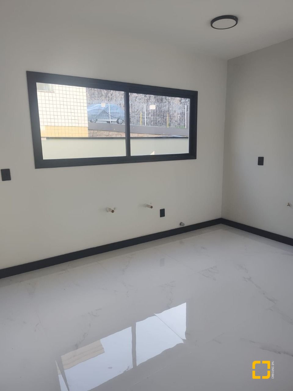 Casa com 184m², 6 quartos (sendo 3 suítes), 2 garagens, no bairro Trindade em Florianópolis