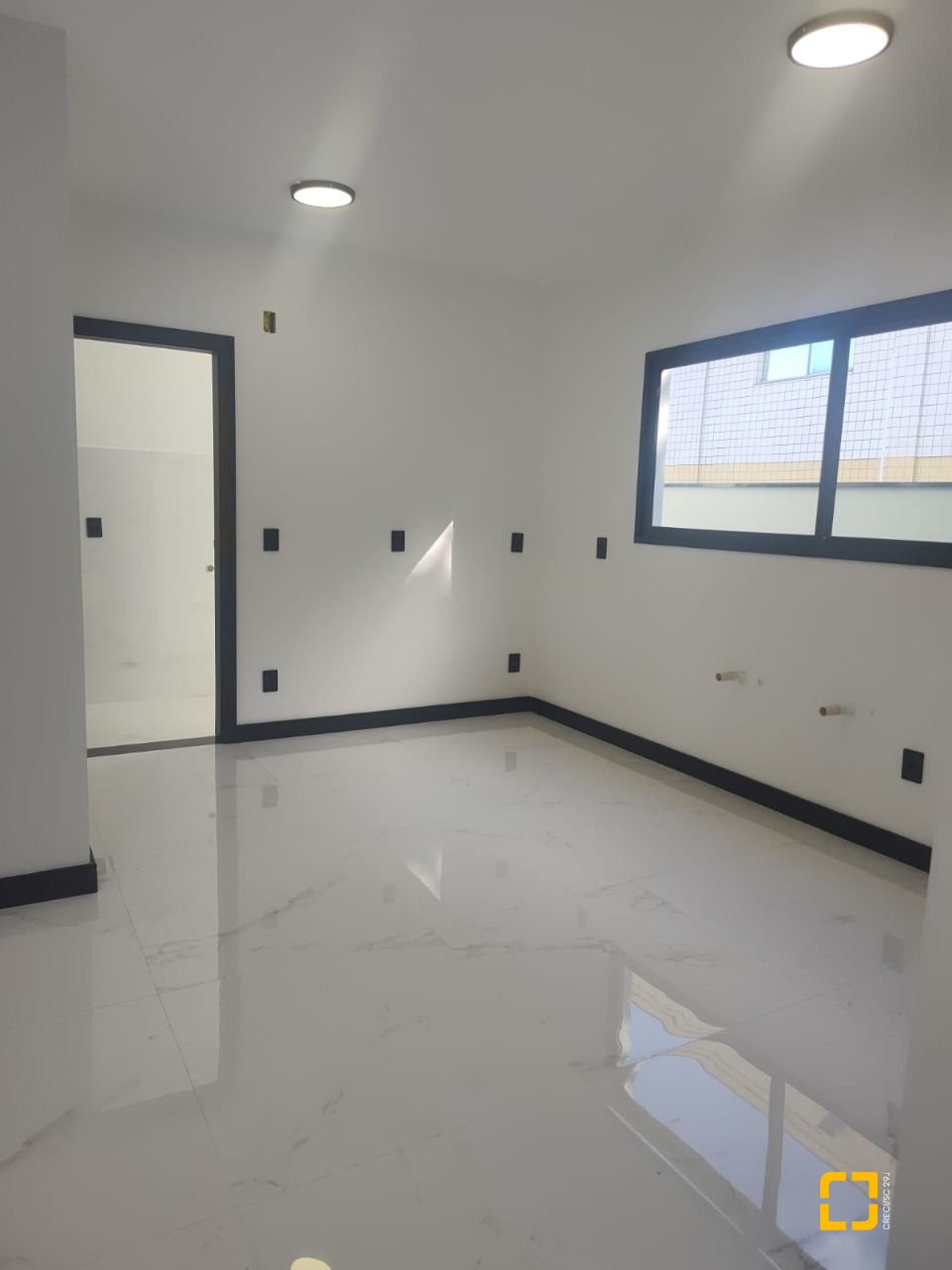 Casa com 184m², 6 quartos (sendo 3 suítes), 2 garagens, no bairro Trindade em Florianópolis
