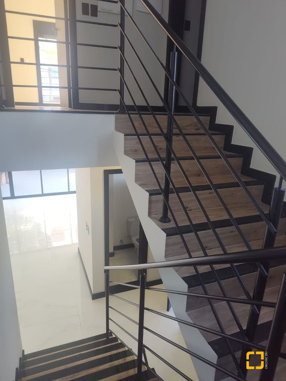 Casa com 184m², 6 quartos (sendo 3 suítes), 2 garagens, no bairro Trindade em Florianópolis