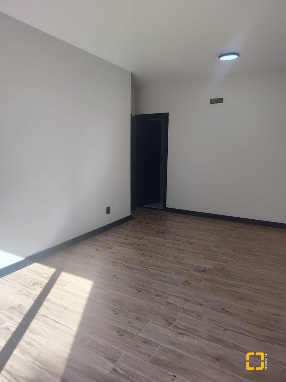Casa com 184m², 6 quartos (sendo 3 suítes), 2 garagens, no bairro Trindade em Florianópolis