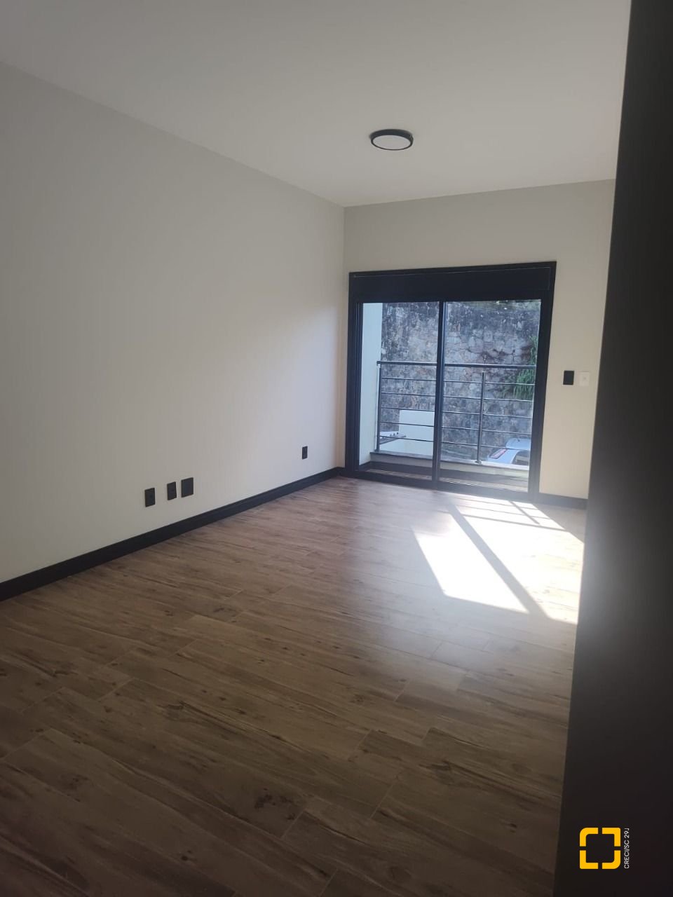 Casa com 184m², 6 quartos (sendo 3 suítes), 2 garagens, no bairro Trindade em Florianópolis