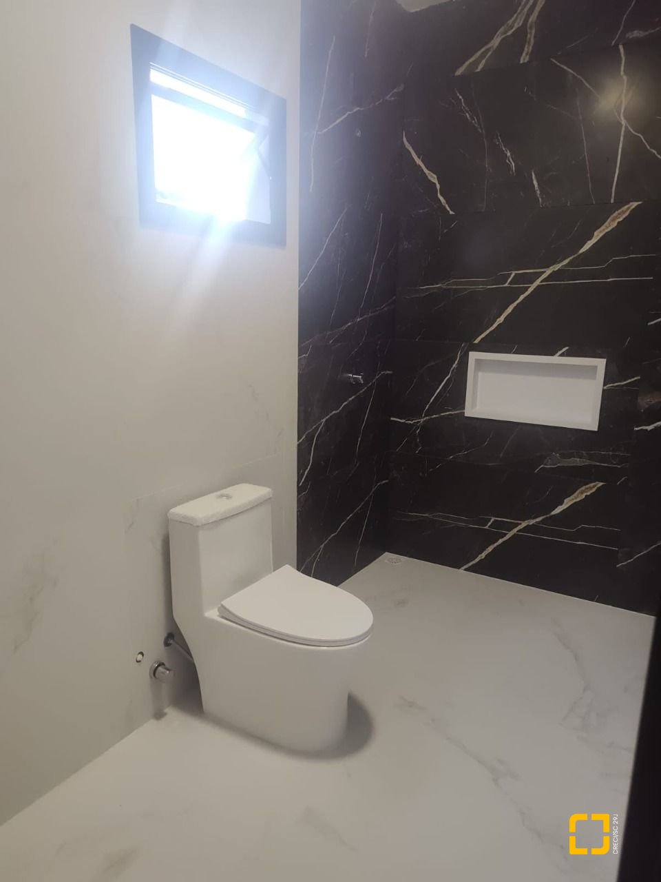 Casa com 184m², 6 quartos (sendo 3 suítes), 2 garagens, no bairro Trindade em Florianópolis