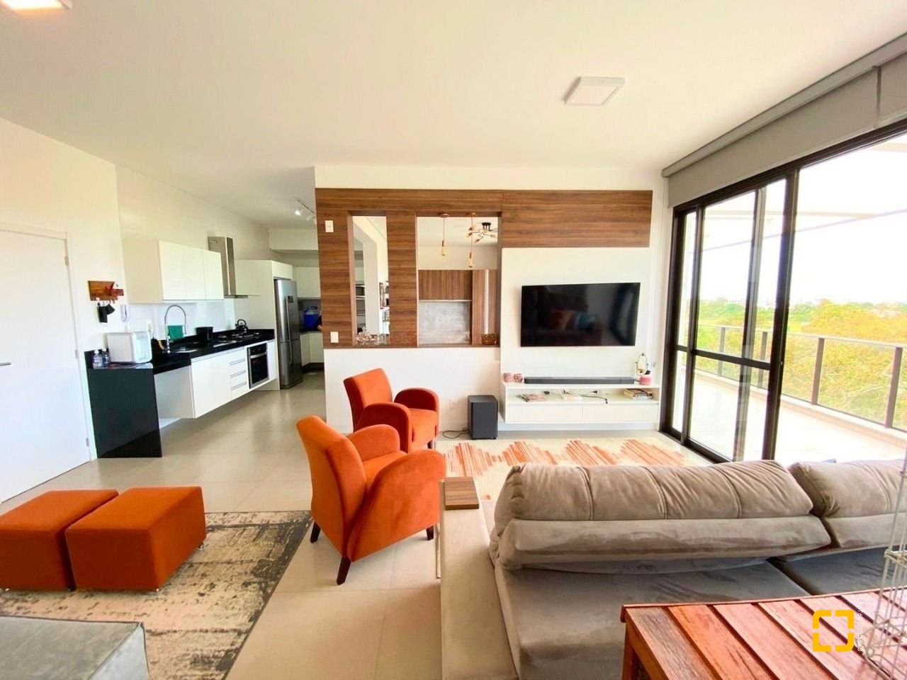Cobertura com 151m², 2 quartos (sendo 2 suítes), 2 garagens, no bairro Campeche em Florianópolis