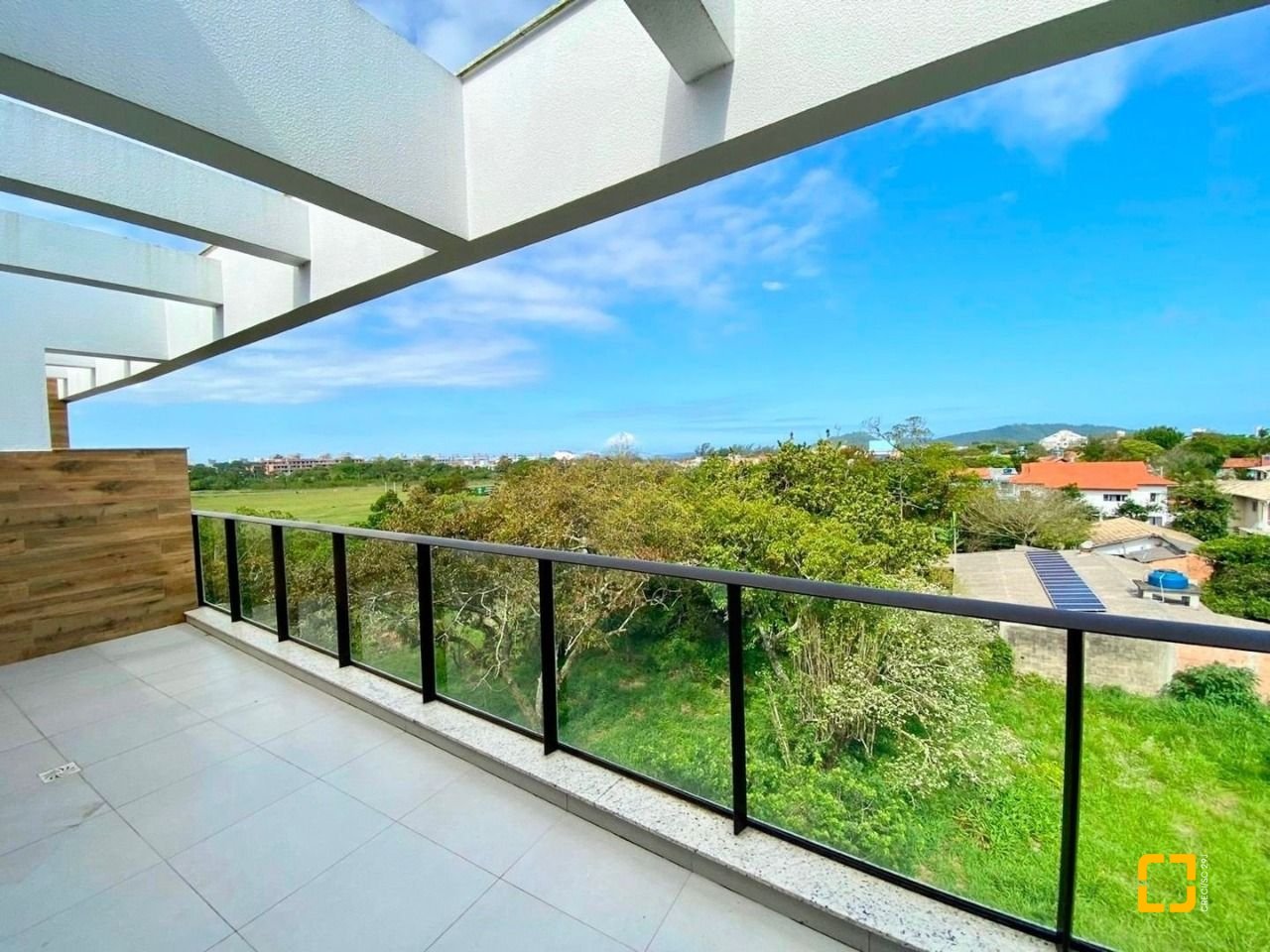 Cobertura com 151m², 2 quartos (sendo 2 suítes), 2 garagens, no bairro Campeche em Florianópolis