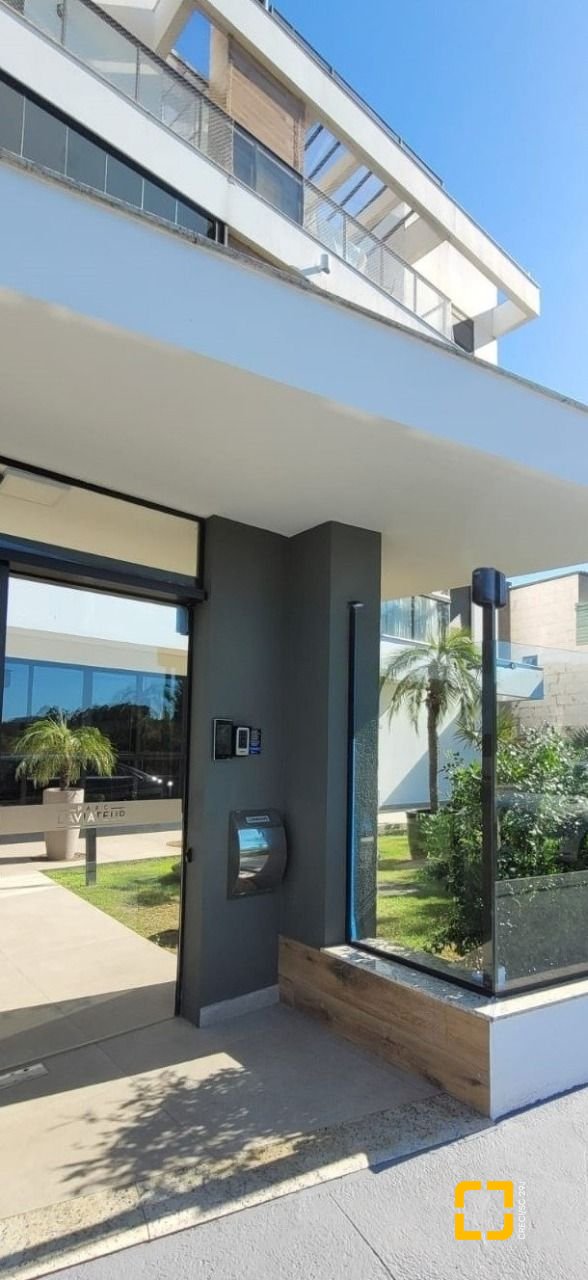 Cobertura com 151m², 2 quartos (sendo 2 suítes), 2 garagens, no bairro Campeche em Florianópolis
