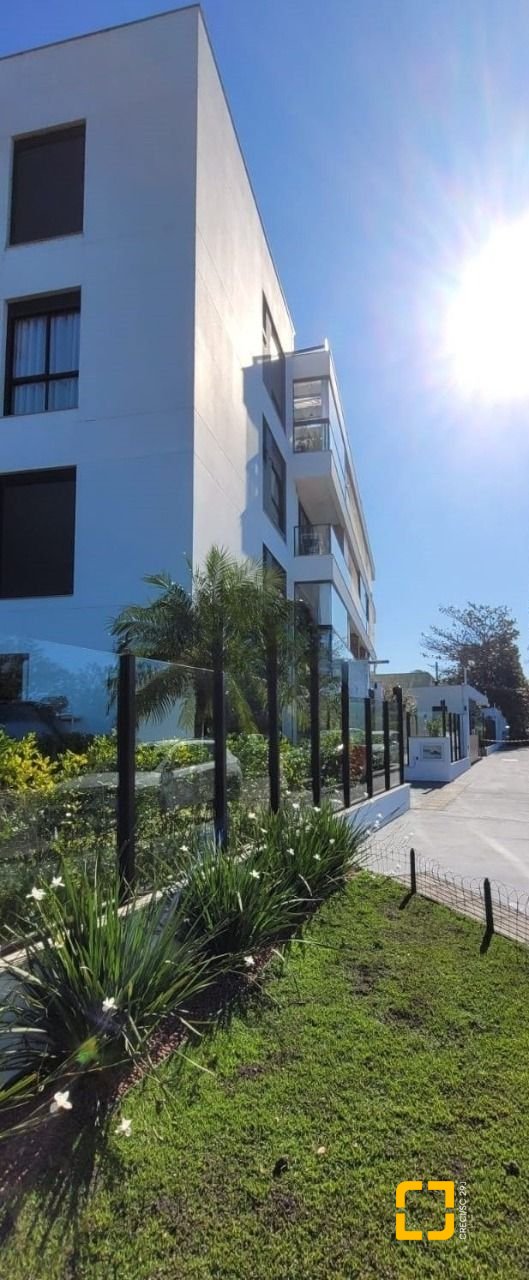 Cobertura com 151m², 2 quartos (sendo 2 suítes), 2 garagens, no bairro Campeche em Florianópolis
