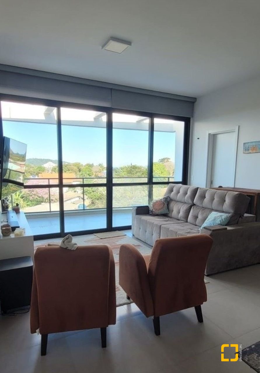 Cobertura com 151m², 2 quartos (sendo 2 suítes), 2 garagens, no bairro Campeche em Florianópolis