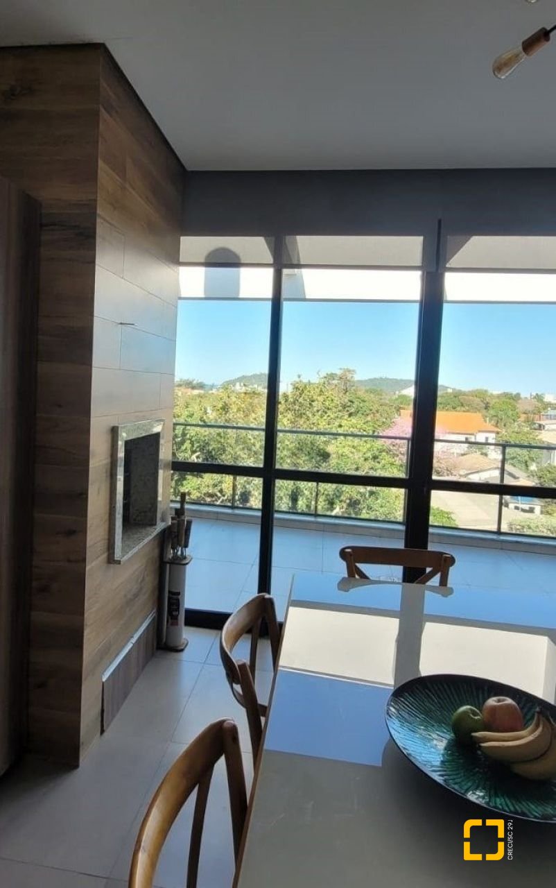 Cobertura com 151m², 2 quartos (sendo 2 suítes), 2 garagens, no bairro Campeche em Florianópolis
