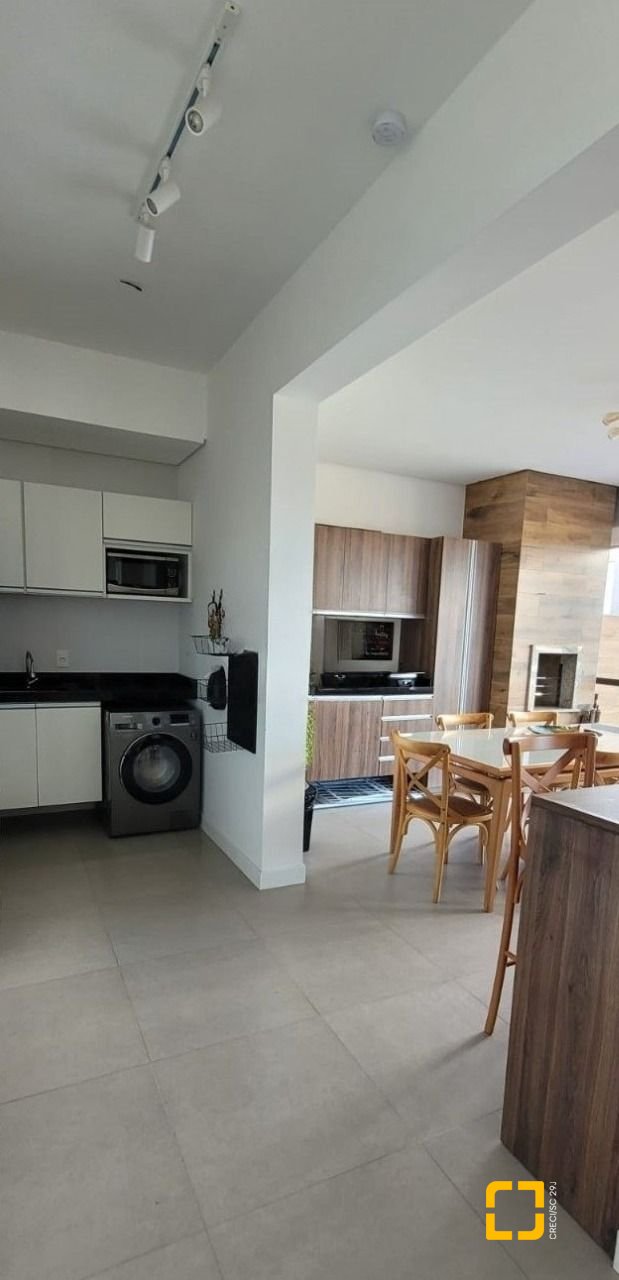 Cobertura com 151m², 2 quartos (sendo 2 suítes), 2 garagens, no bairro Campeche em Florianópolis