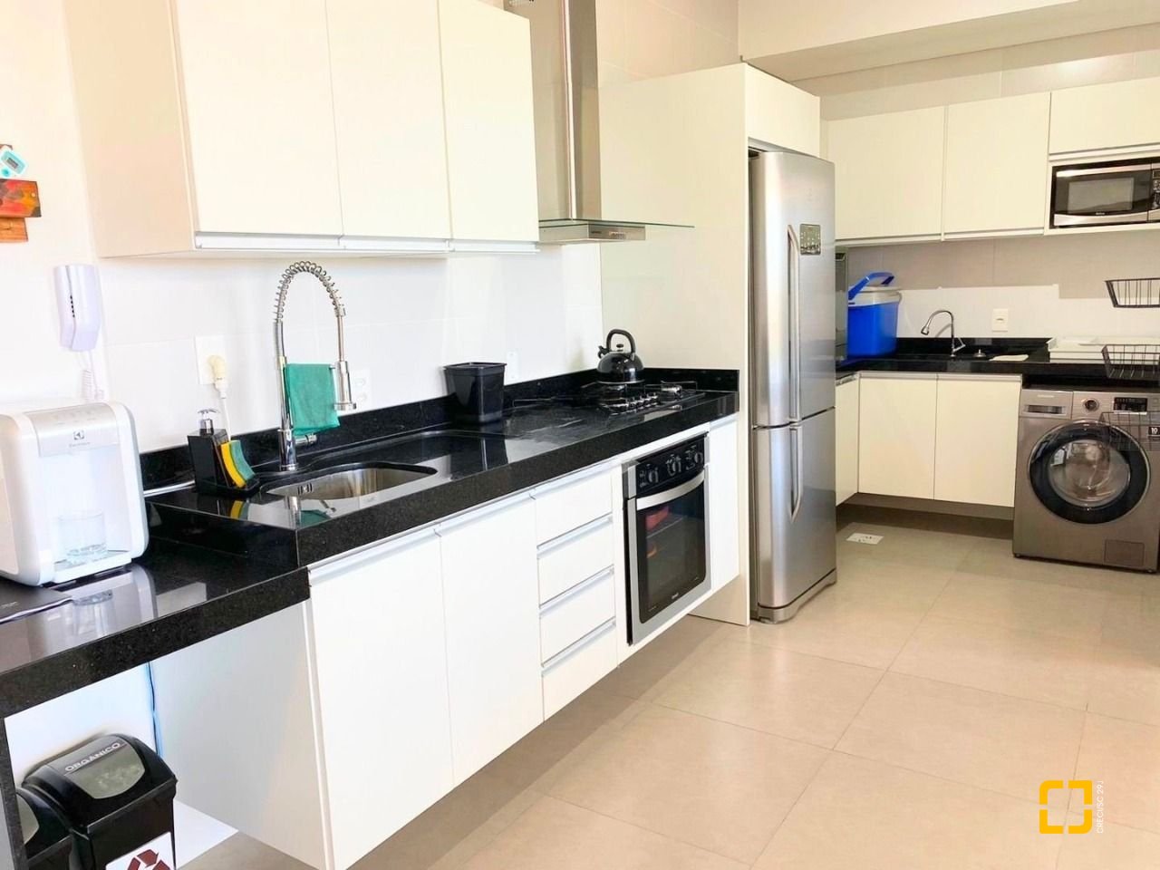 Cobertura com 151m², 2 quartos (sendo 2 suítes), 2 garagens, no bairro Campeche em Florianópolis