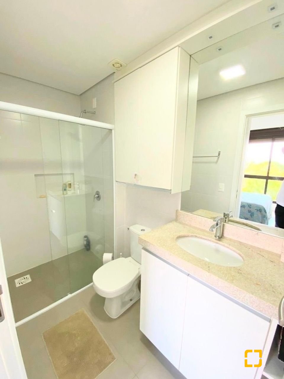 Cobertura com 151m², 2 quartos (sendo 2 suítes), 2 garagens, no bairro Campeche em Florianópolis