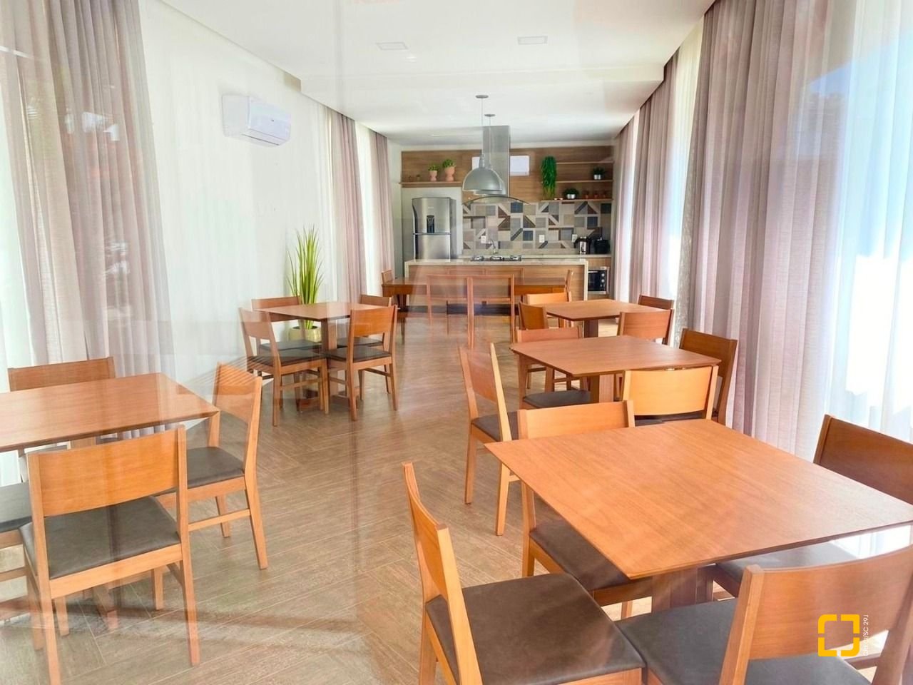 Cobertura com 151m², 2 quartos (sendo 2 suítes), 2 garagens, no bairro Campeche em Florianópolis