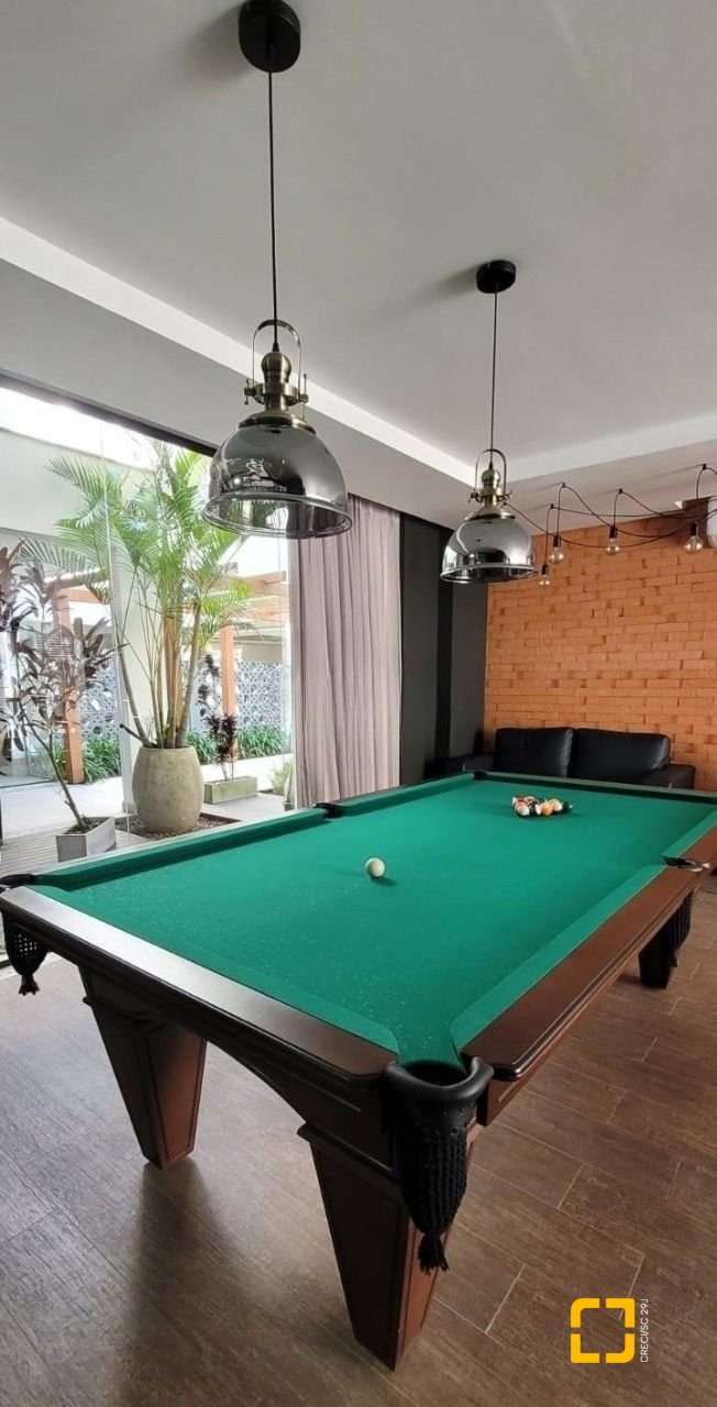 Cobertura com 151m², 2 quartos (sendo 2 suítes), 2 garagens, no bairro Campeche em Florianópolis