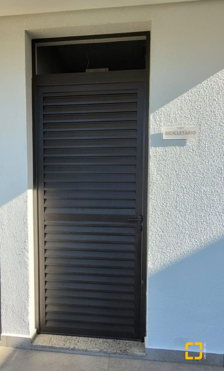 Cobertura com 151m², 2 quartos (sendo 2 suítes), 2 garagens, no bairro Campeche em Florianópolis