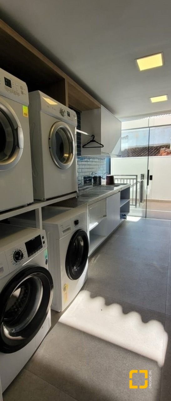 Cobertura com 151m², 2 quartos (sendo 2 suítes), 2 garagens, no bairro Campeche em Florianópolis
