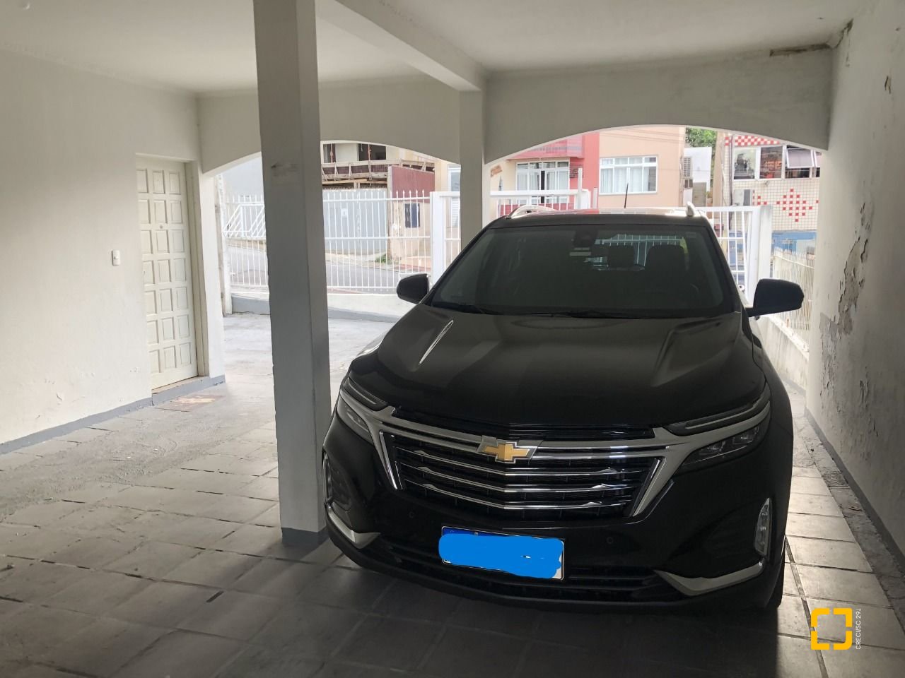 Casa com 259m², 6 quartos (sendo 2 suítes), 5 garagens, no bairro Barreiros em São José