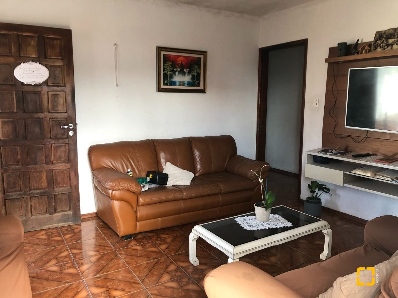 Casa com 259m², 6 quartos (sendo 2 suítes), 5 garagens, no bairro Barreiros em São José