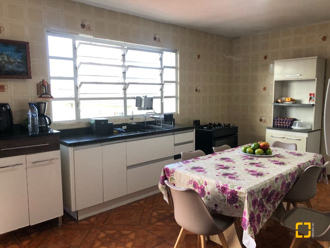 Casa com 259m², 6 quartos (sendo 2 suítes), 5 garagens, no bairro Barreiros em São José