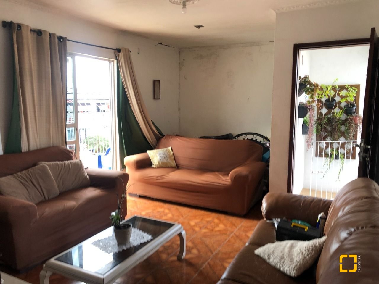 Casa com 259m², 6 quartos (sendo 2 suítes), 5 garagens, no bairro Barreiros em São José