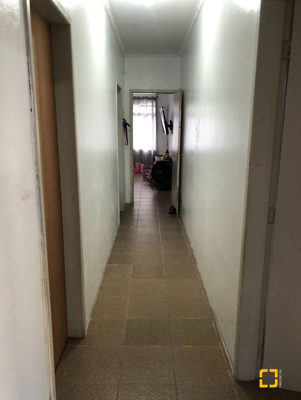 Casa com 259m², 6 quartos (sendo 2 suítes), 5 garagens, no bairro Barreiros em São José