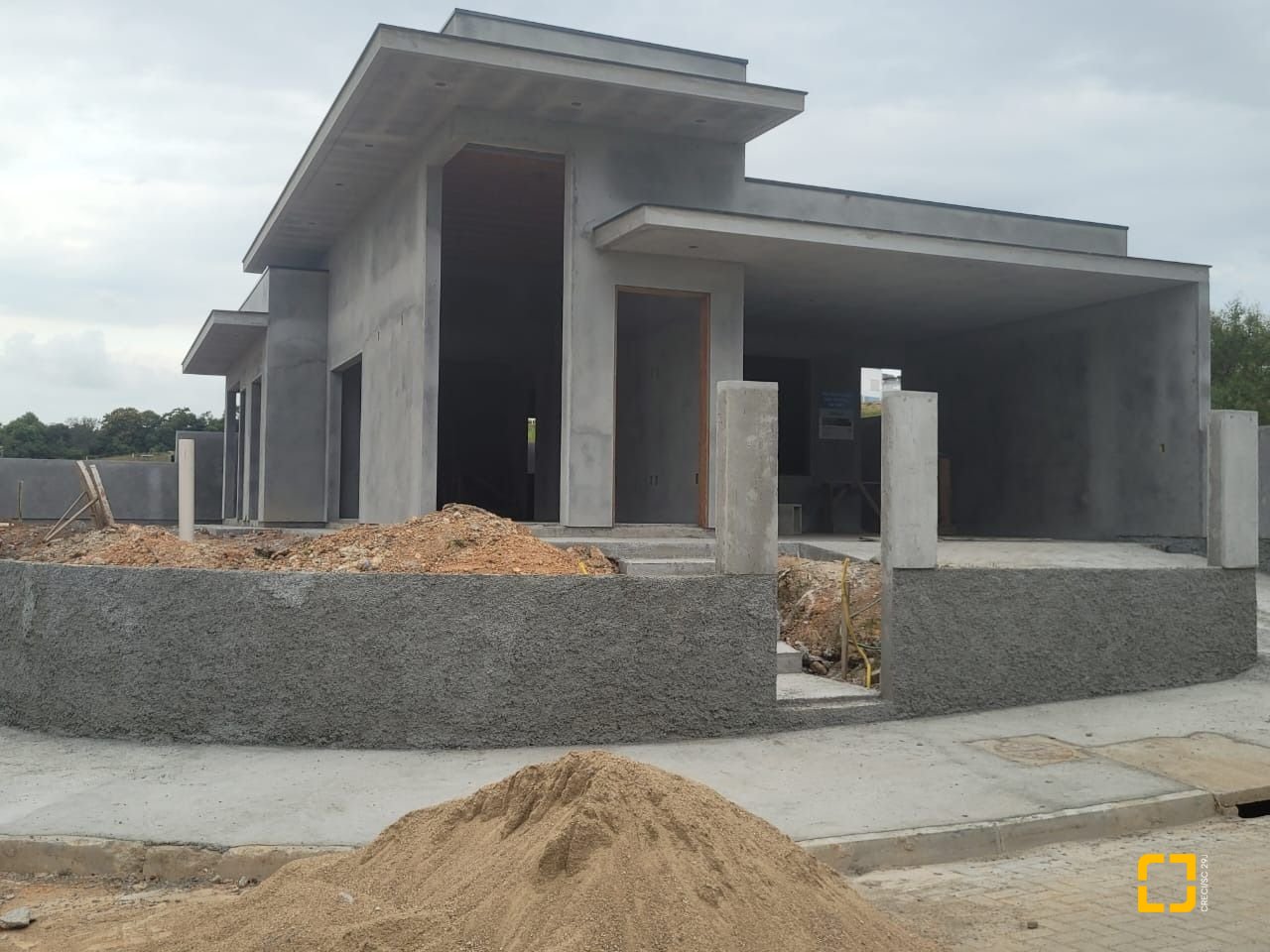 Casa com 113m², 3 quartos (sendo 1 suíte), 2 garagens, no bairro Forquilhas em São José