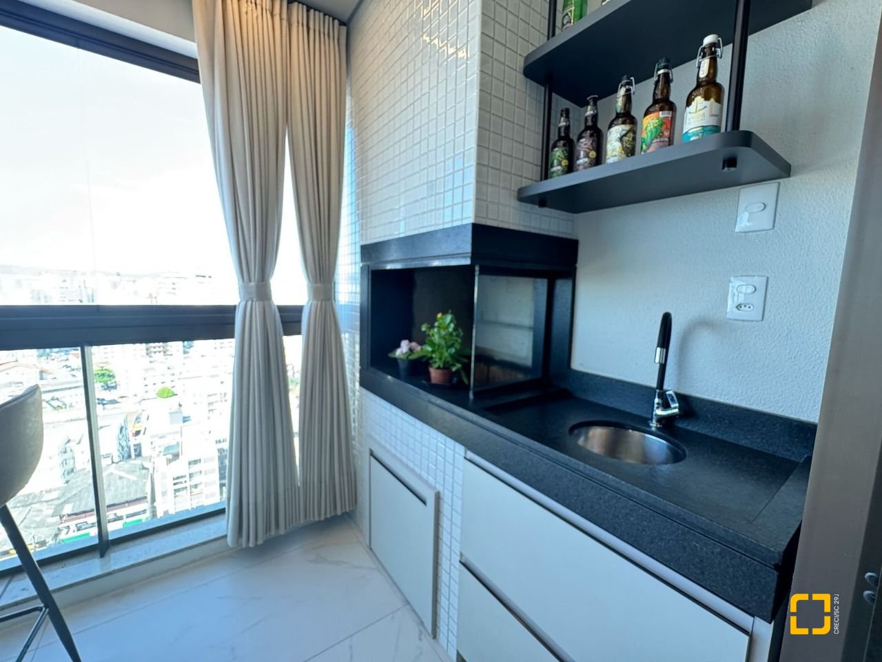 Apartamento com 81m², 3 quartos (sendo 1 suíte), 1 garagem, no bairro Kobrasol em São José