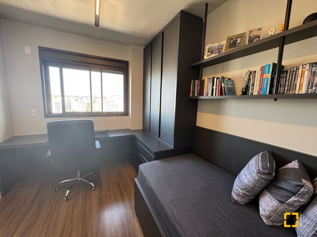 Apartamento com 81m², 3 quartos (sendo 1 suíte), 1 garagem, no bairro Kobrasol em São José