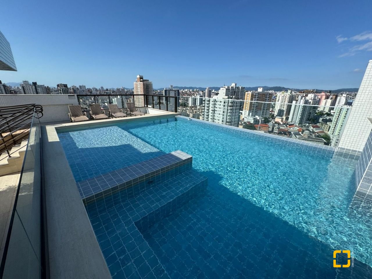 Apartamento com 81m², 3 quartos (sendo 1 suíte), 1 garagem, no bairro Kobrasol em São José