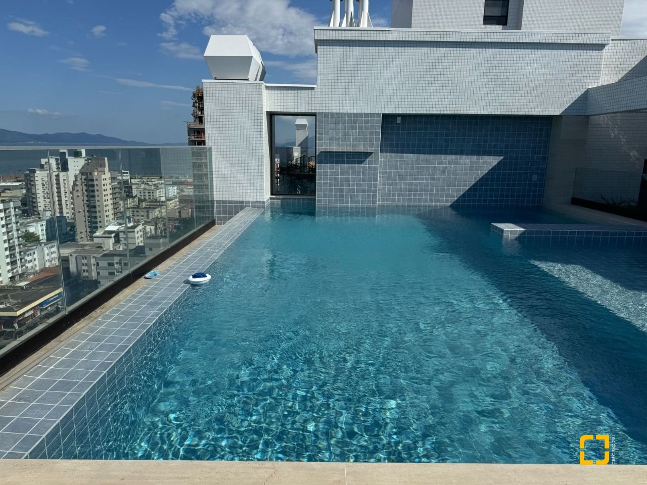 Apartamento com 81m², 3 quartos (sendo 1 suíte), 1 garagem, no bairro Kobrasol em São José
